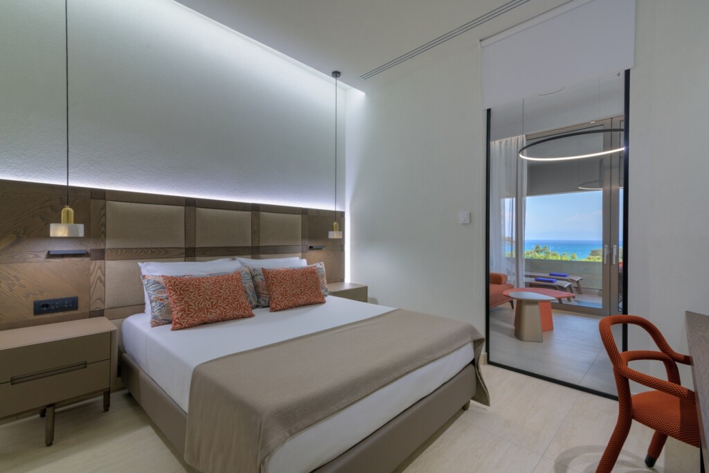 01_two-bedroom-suite-seaview-bedroom-1