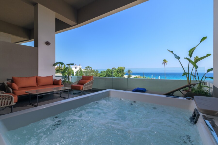 03-Maisonette-Front-Sea-View-balcony-outdoor-heated-jacuzzi